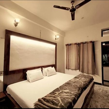 Hotel Malhotra Palace Ujjain Exterior photo